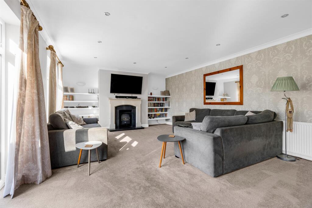 Additional image 3 of The Avenue, Welwyn