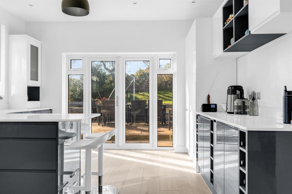 Additional image 7 of The Avenue, Welwyn