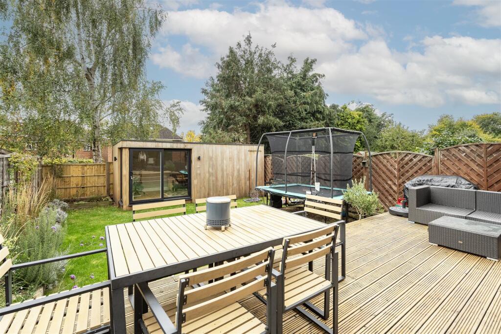 Additional image 10 of Grove Avenue, Harpenden