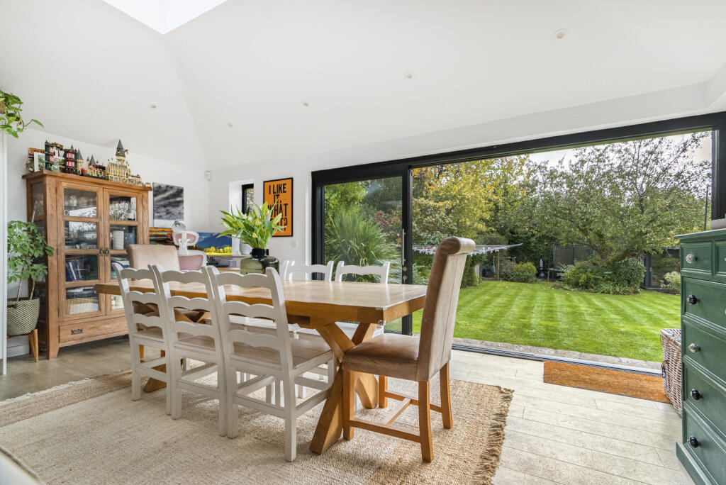 Additional image 10 of Bloomfield Road, Harpenden, Hertfordshire, AL5