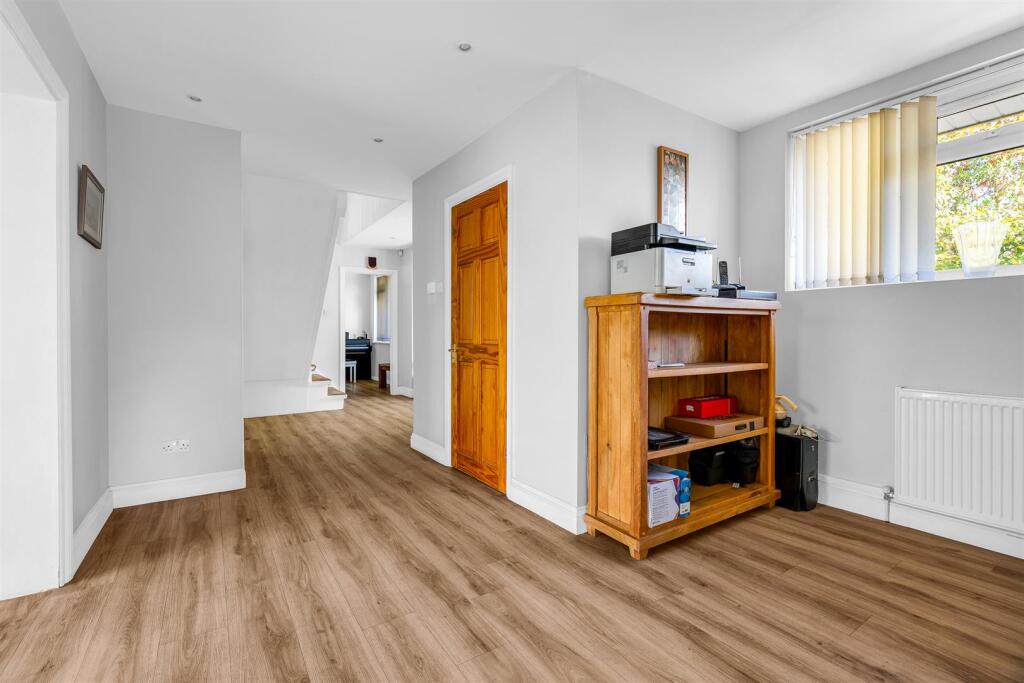 Additional image 14 of The Avenue, Welwyn