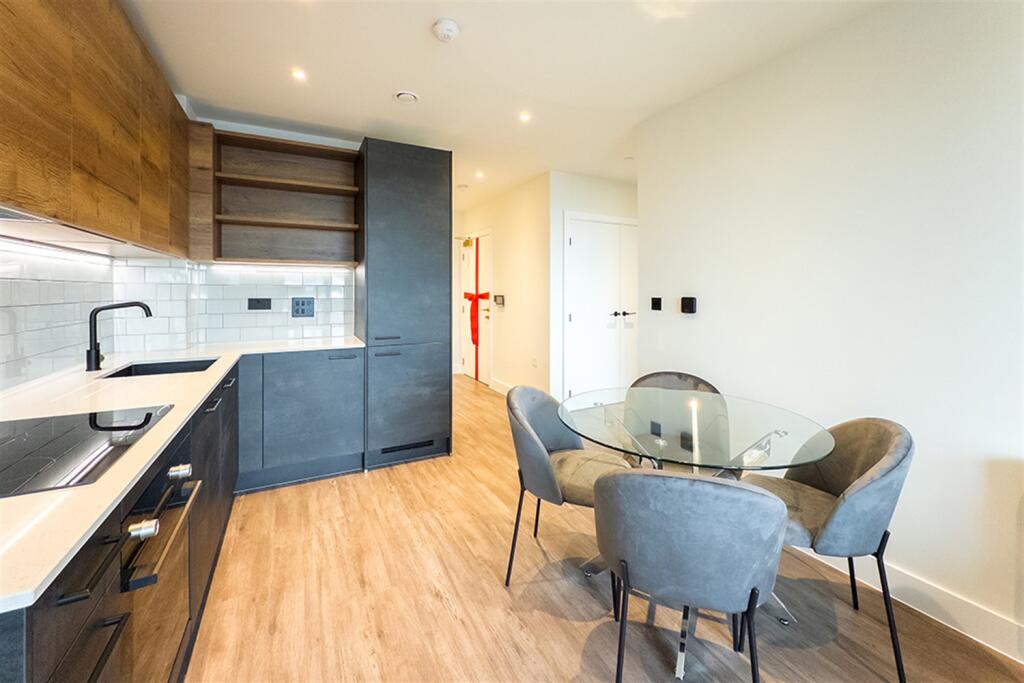 Additional image 3 of Belmont Wharf, Glasswater Locks, B4