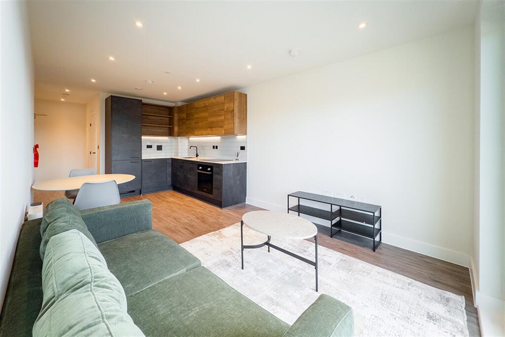 Additional image 2 of Belmont Wharf, Glasswater Locks, B4