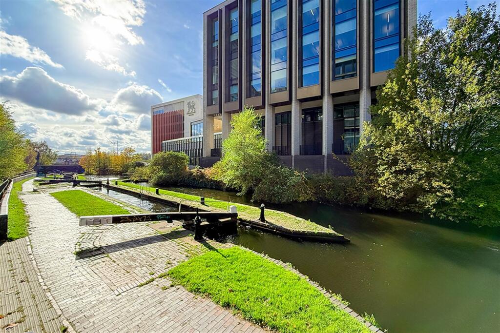 Additional image 13 of Belmont Wharf, Glasswater Locks, B4