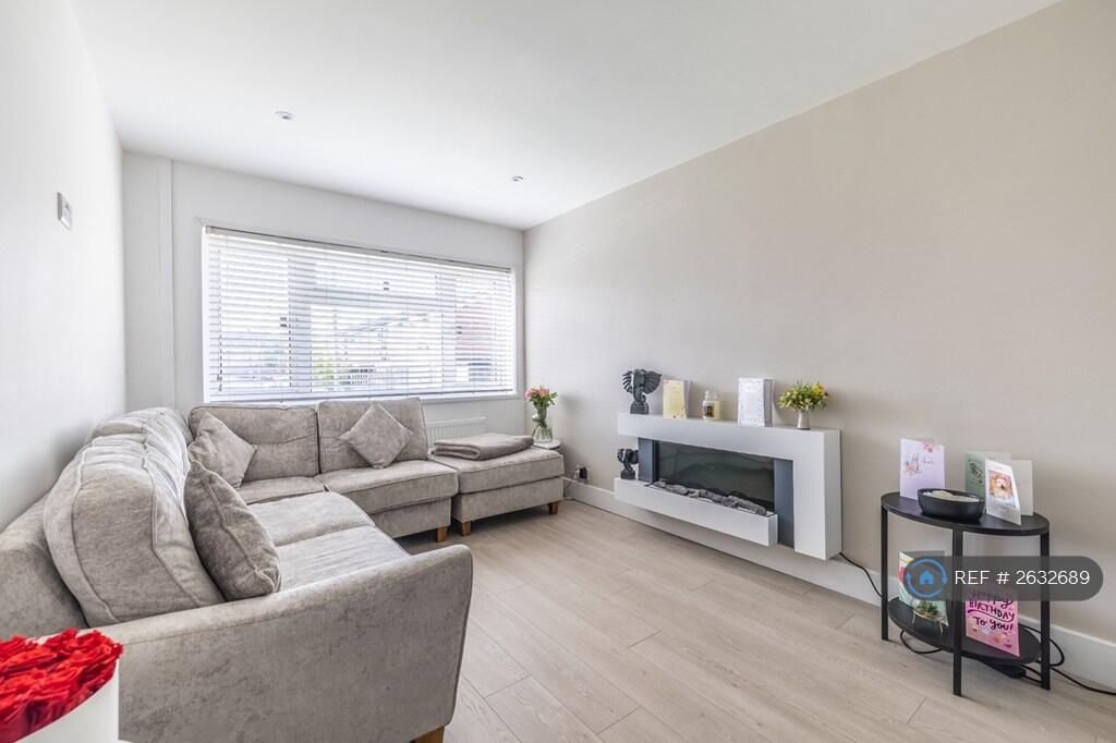 Additional image 4 of Woodrow Close, Catshill, Bromsgrove, B61