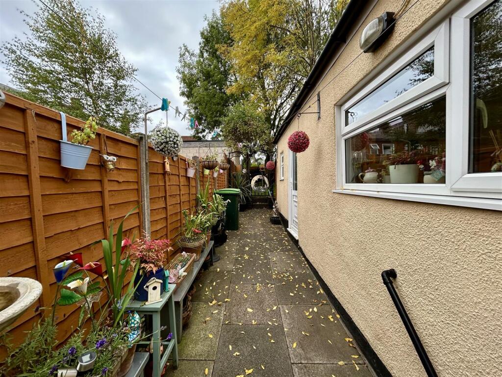 Additional image 20 of Crosswells Road, Oldbury