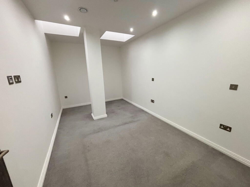 Additional image 5 of 103 Knights House, The Parade , Sutton Coldfield, B72 1QB