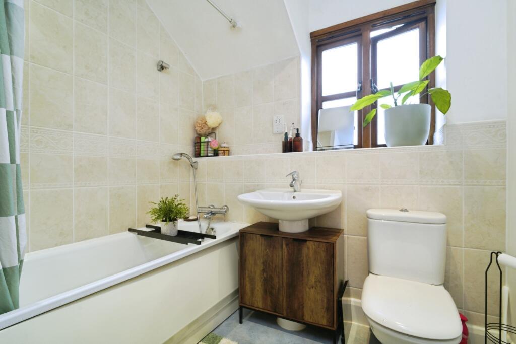 Additional image 17 of 42 Old Hall Gardens, Monkspath, Solihull, West Midlands