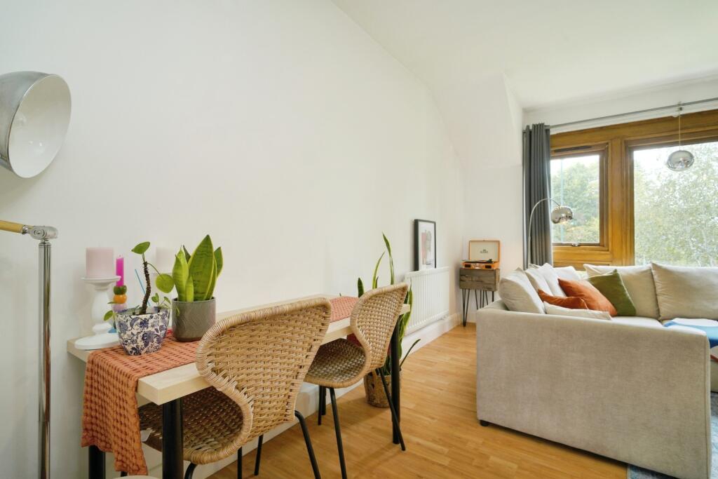 Additional image 4 of 42 Old Hall Gardens, Monkspath, Solihull, West Midlands