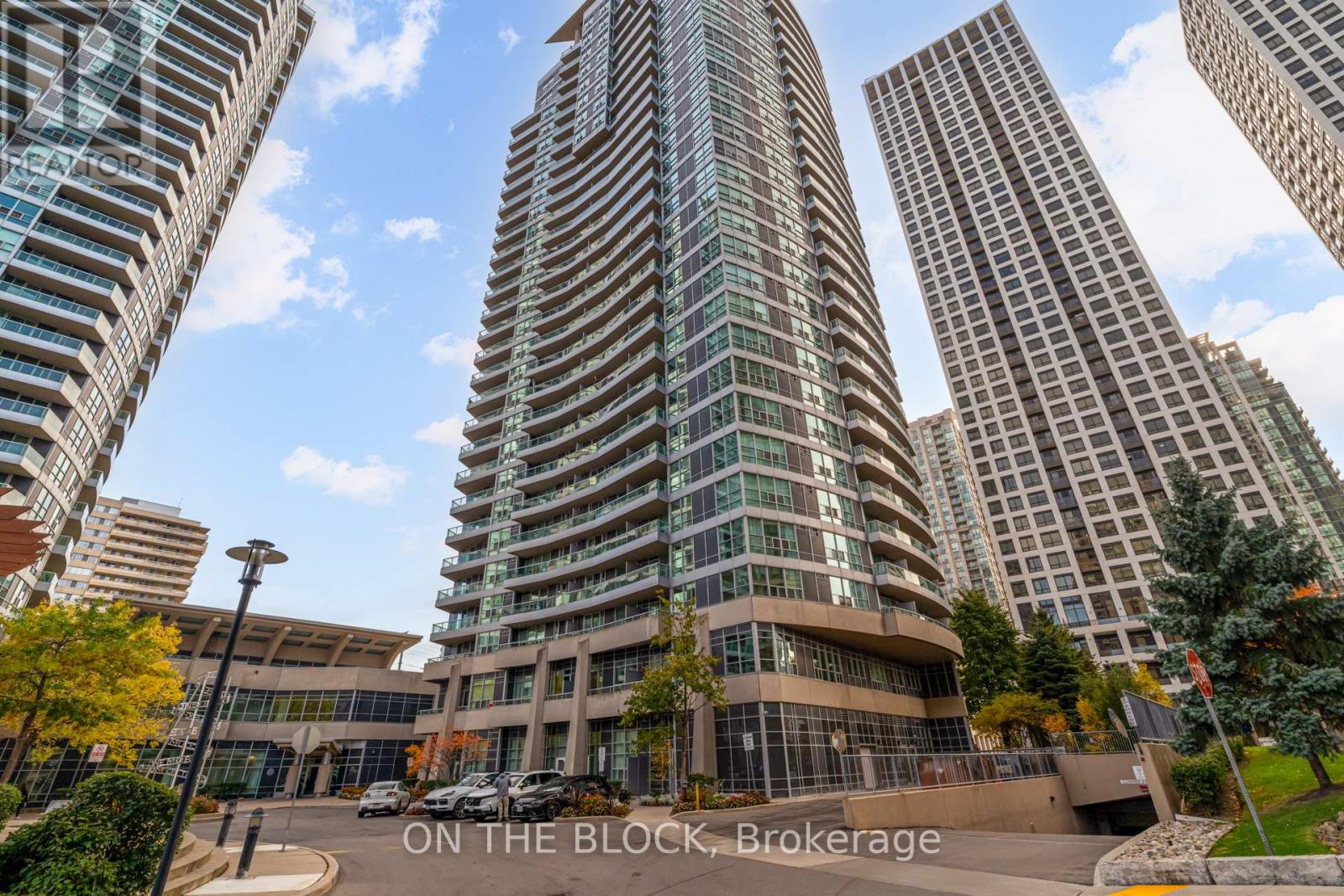 1604 - 33 ELM DRIVE W|Mississauga (City Centre), Ontario L5B4M2