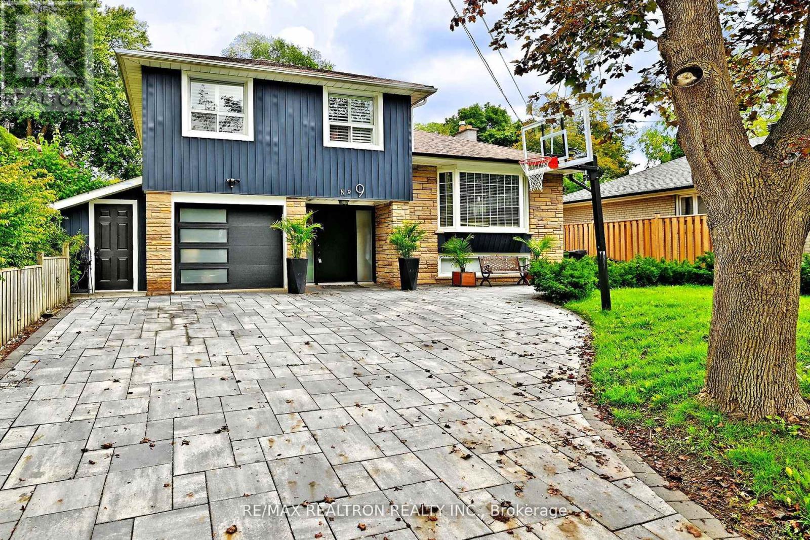 9 KAREN ROAD|Toronto (Parkwoods-Donalda), Ontario M3A3L5