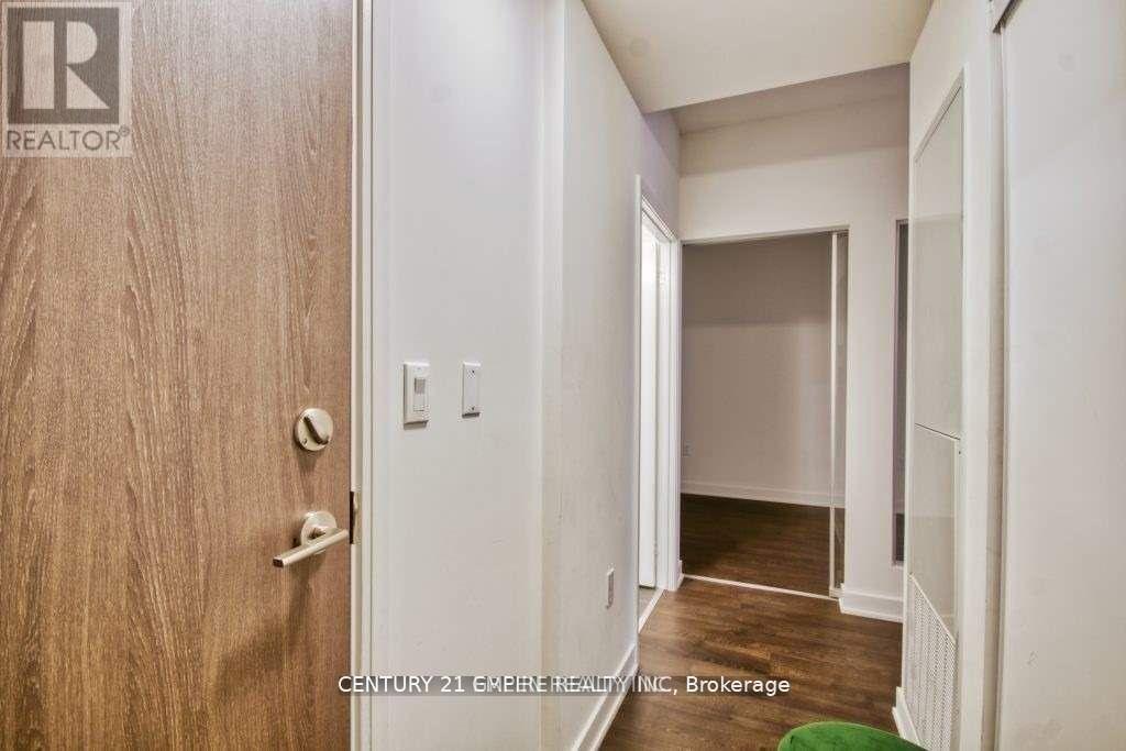 Property image for 909 - 27 BATHURST STREET W|Toronto (Waterfront Communities), Ontario M5V2P1