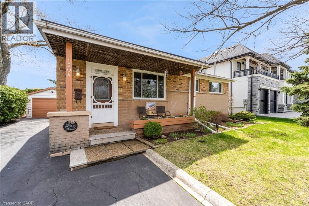Property image for 1504 BRIDGE Road|Oakville, Ontario L6L2E3