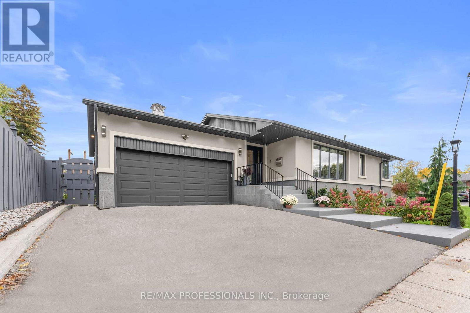 Property image for 1 TEWSLEY PLACE|Toronto (Willowridge-Martingrove-Richview), Ontario M9P1N6