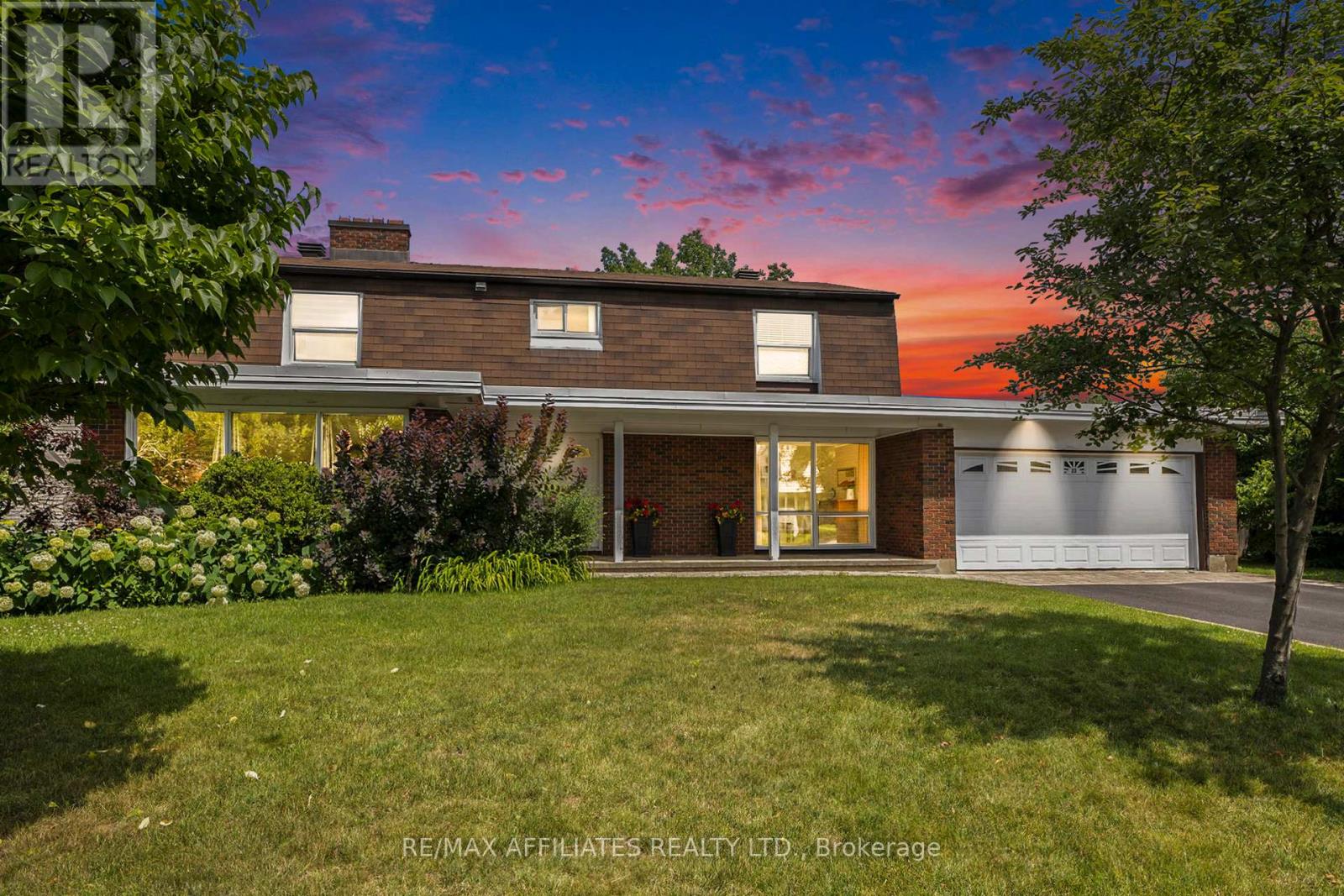 23 SIOUX CRESCENT|Ottawa, Ontario K2H7E4