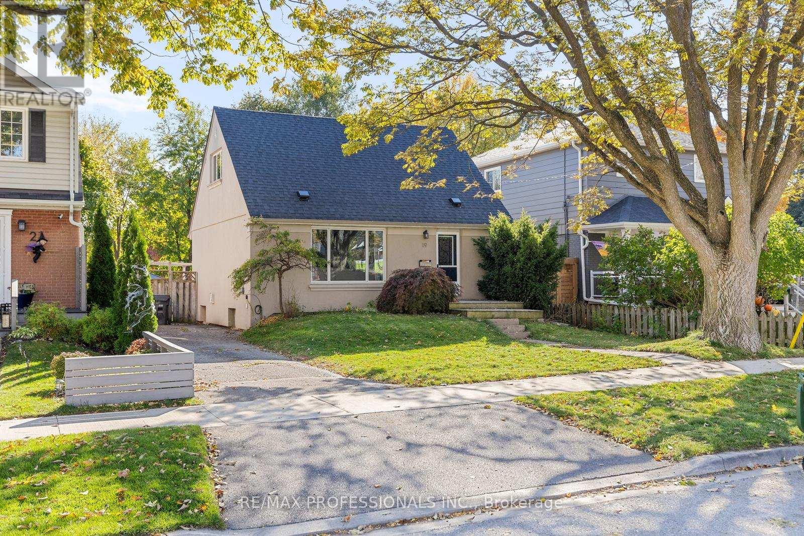 19 MITCHAM DRIVE|Toronto (Alderwood), Ontario M8W2J6