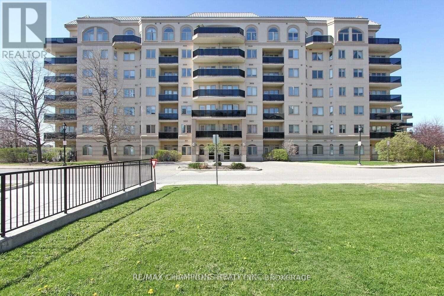 Property image for 303 - 8 DAYSPRING CIRCLE|Brampton (Goreway Drive Corridor), Ontario L6P2Z7