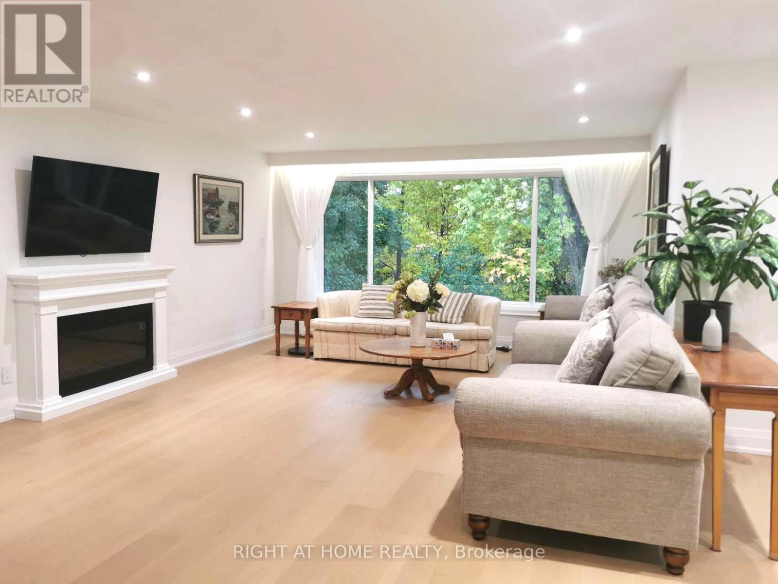 Property image for MAIN - 7 WARLOCK CRESCENT|Toronto (Bayview Woods-Steeles), Ontario M2K2H8