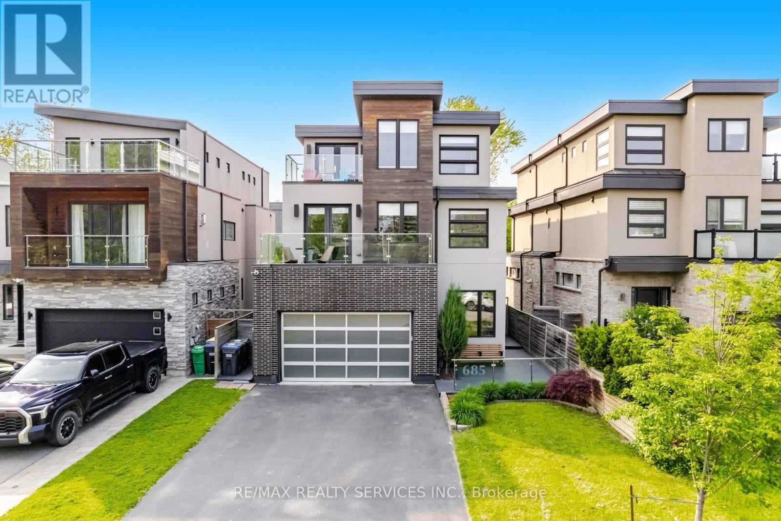 685 MONTBECK CRESCENT|Mississauga (Lakeview), Ontario L5G1P4