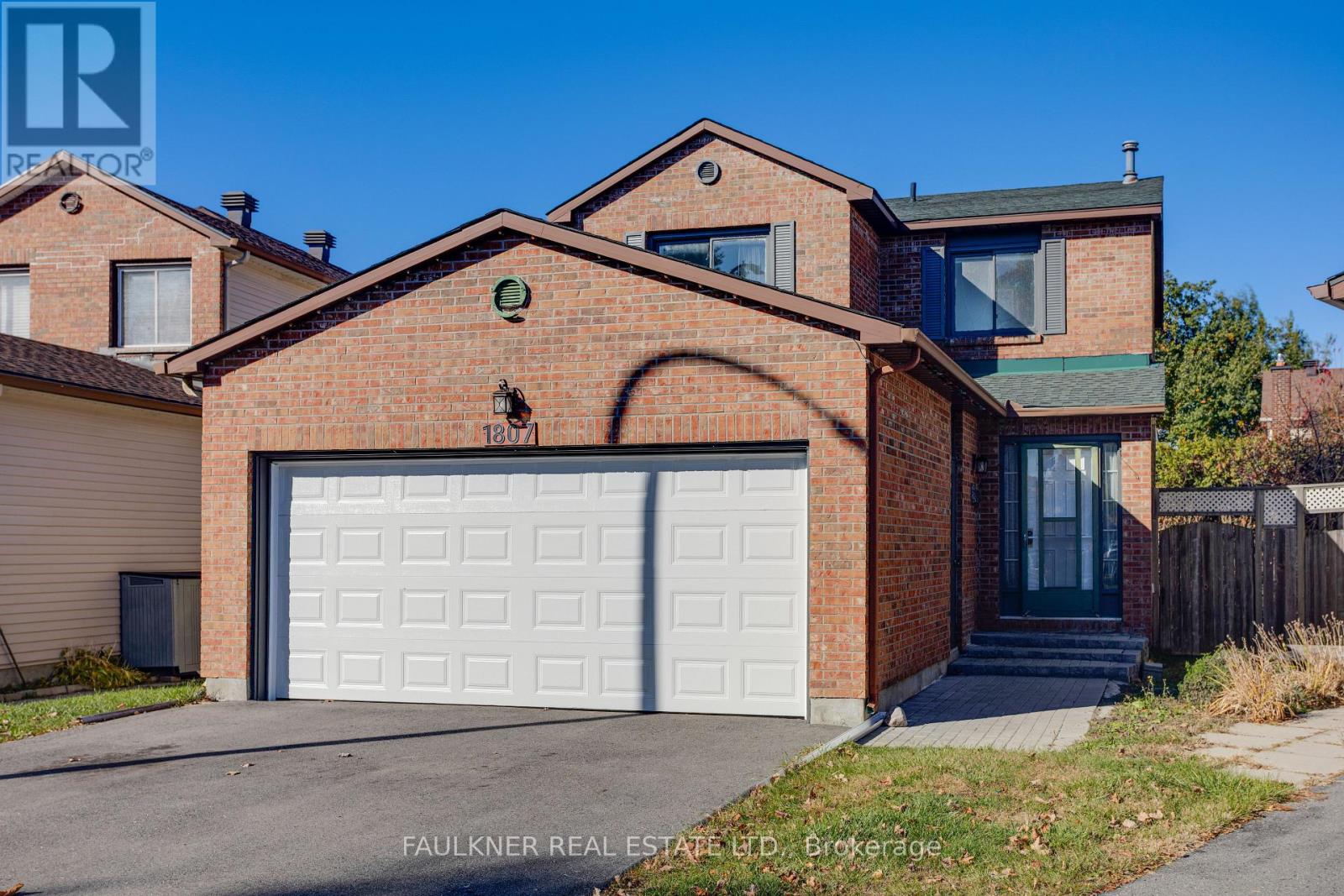 1807 BROUSSEAU CRESCENT|Ottawa, Ontario K1C2Y5