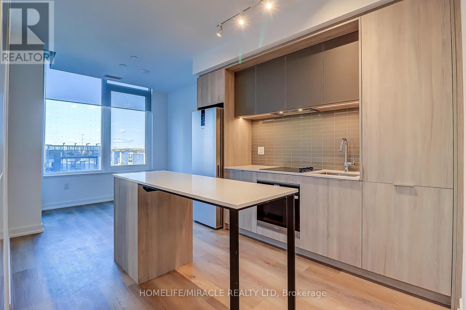 601 - 395 SQUARE ONE DRIVE|Mississauga (City Centre), Ontario L5B0P6