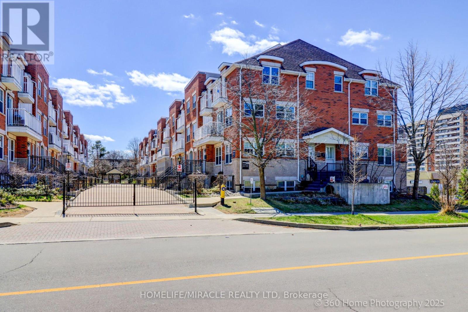 Property image for 8 - 37 FOUR WINDS DRIVE|Toronto (York University Heights), Ontario M3J1K7