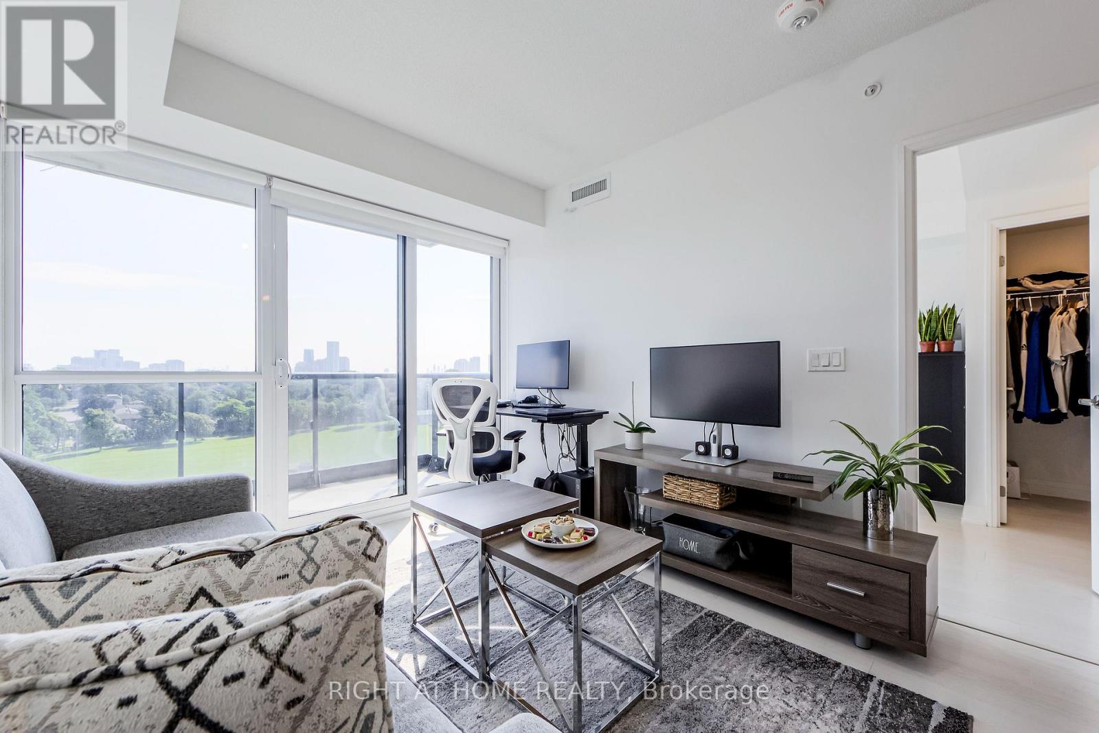 911 - 10 GIBBS ROAD|Toronto (Islington-City Centre West), Ontario M9B0E2