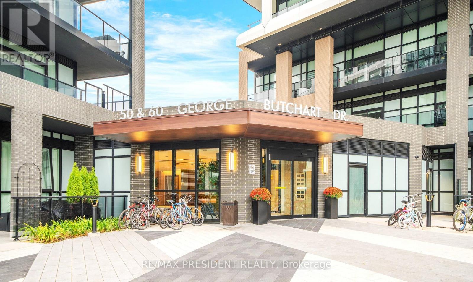 Property image for 112 - 60 GEORGE BUTCHART DRIVE|Toronto (Downsview-Roding-CFB), Ontario M3K2C5