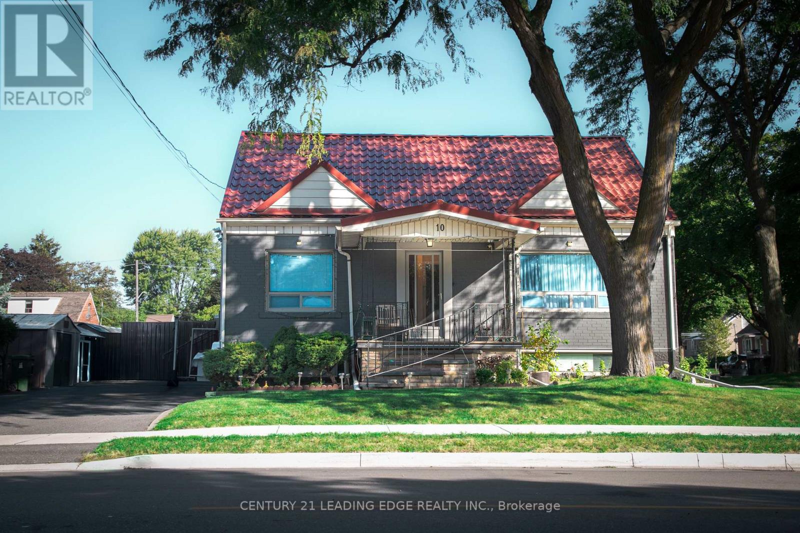 10 YVONNE AVENUE|Toronto (Downsview-Roding-CFB), Ontario M3L1C7