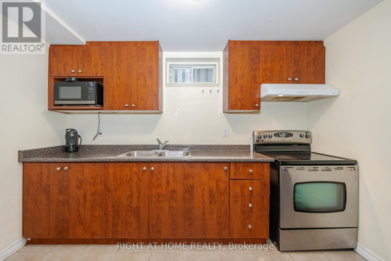 Property image for BASEMENT - 30 QUEEN MARY DRIVE|Brampton (Fletcher's Meadow), Ontario L7A1X7