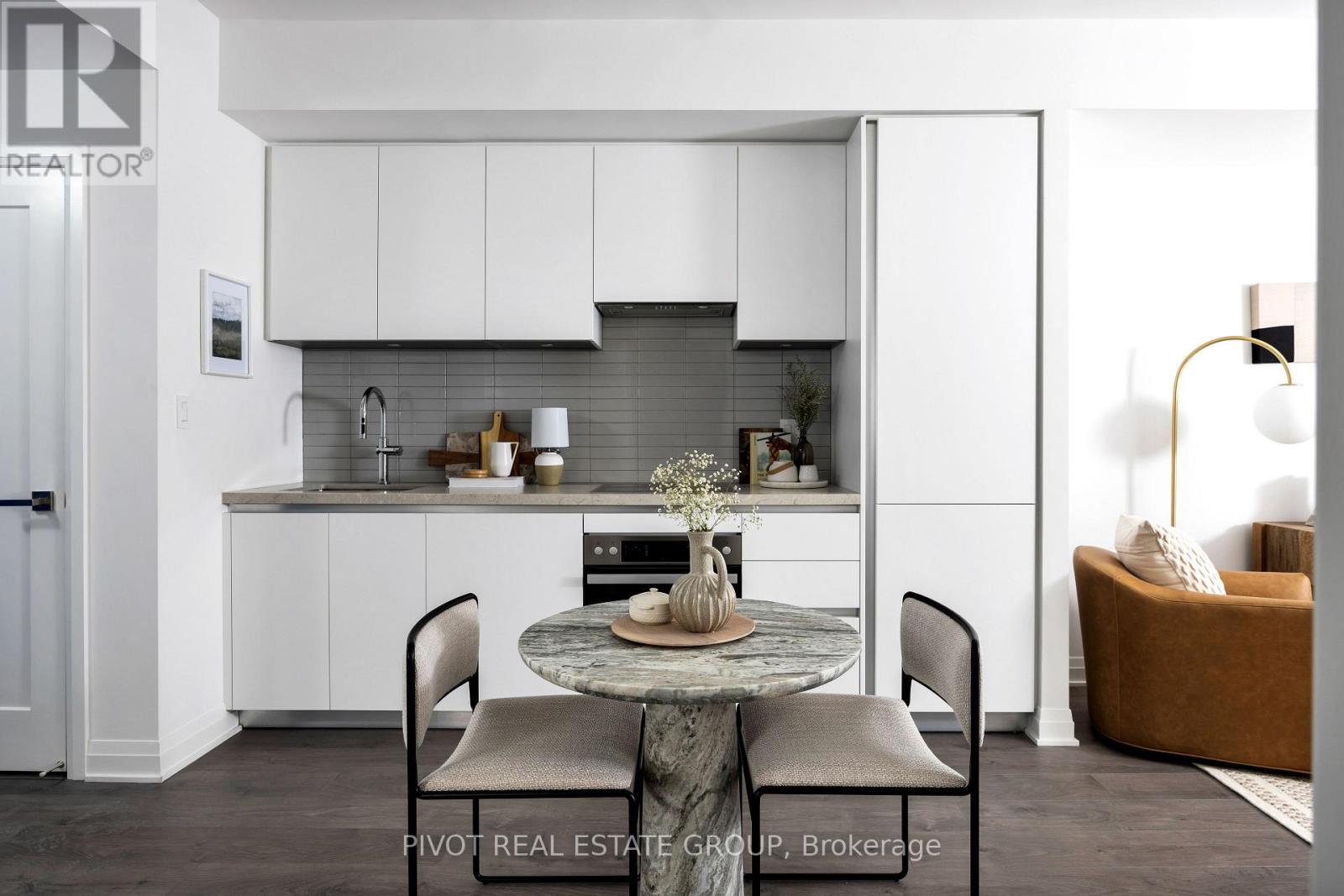 Property image for LPH05 - 4023 THE EXCHANGE|Mississauga (City Centre), Ontario L5B0N4