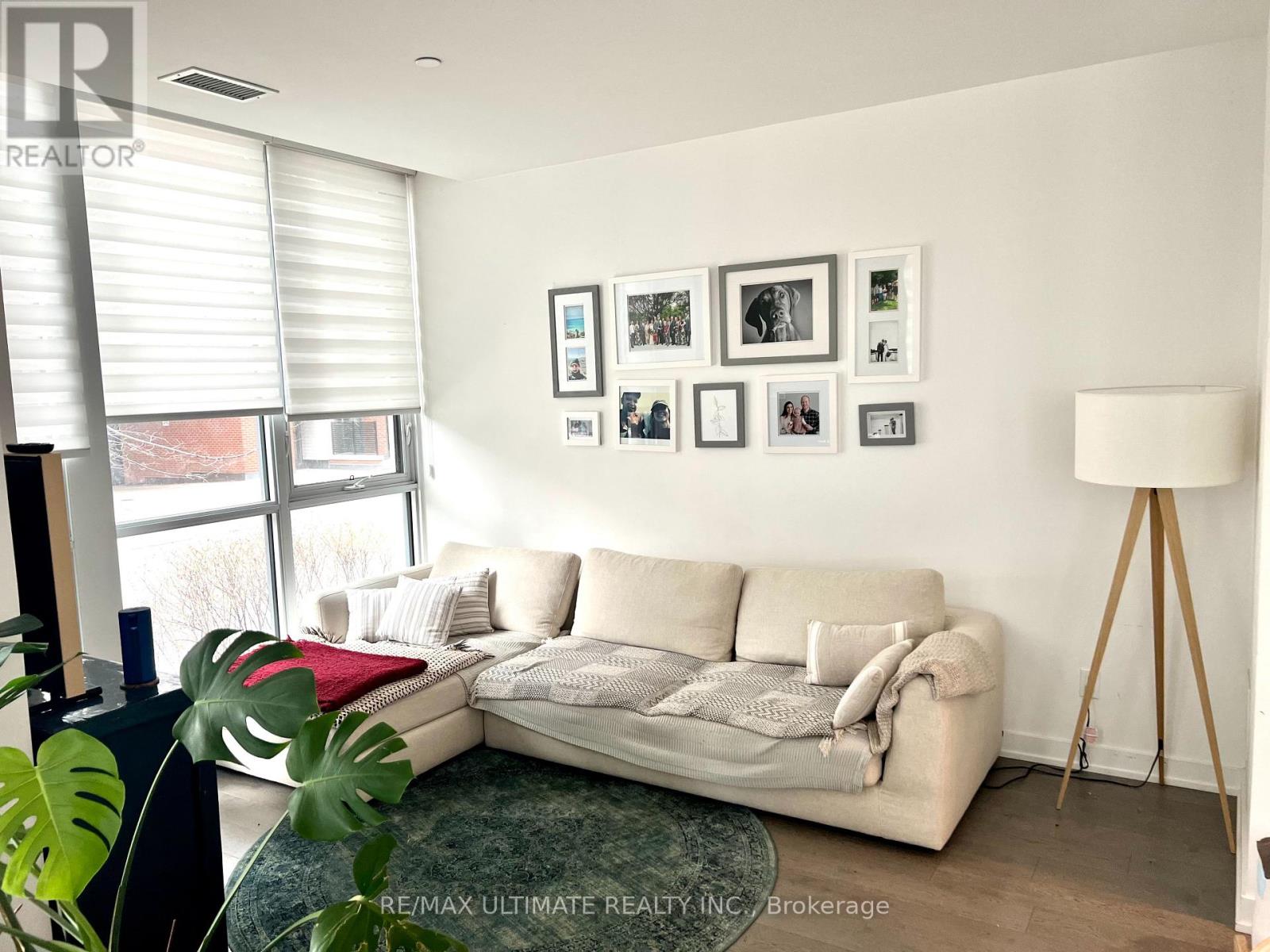 Property image for TH 1 - 50 BRUYERES MEWS|Toronto (Niagara), Ontario M5V0H8