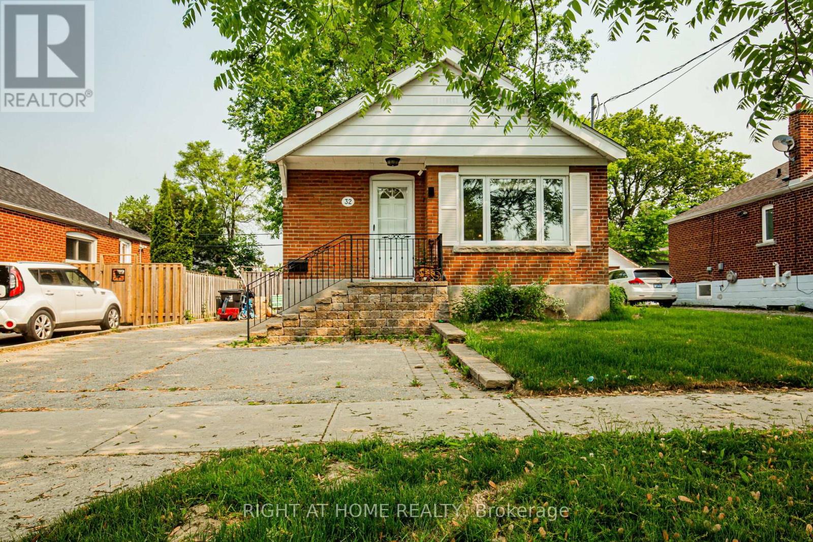 Property image for 32 FLORENS AVENUE|Toronto (Clairlea-Birchmount), Ontario M1L1R6