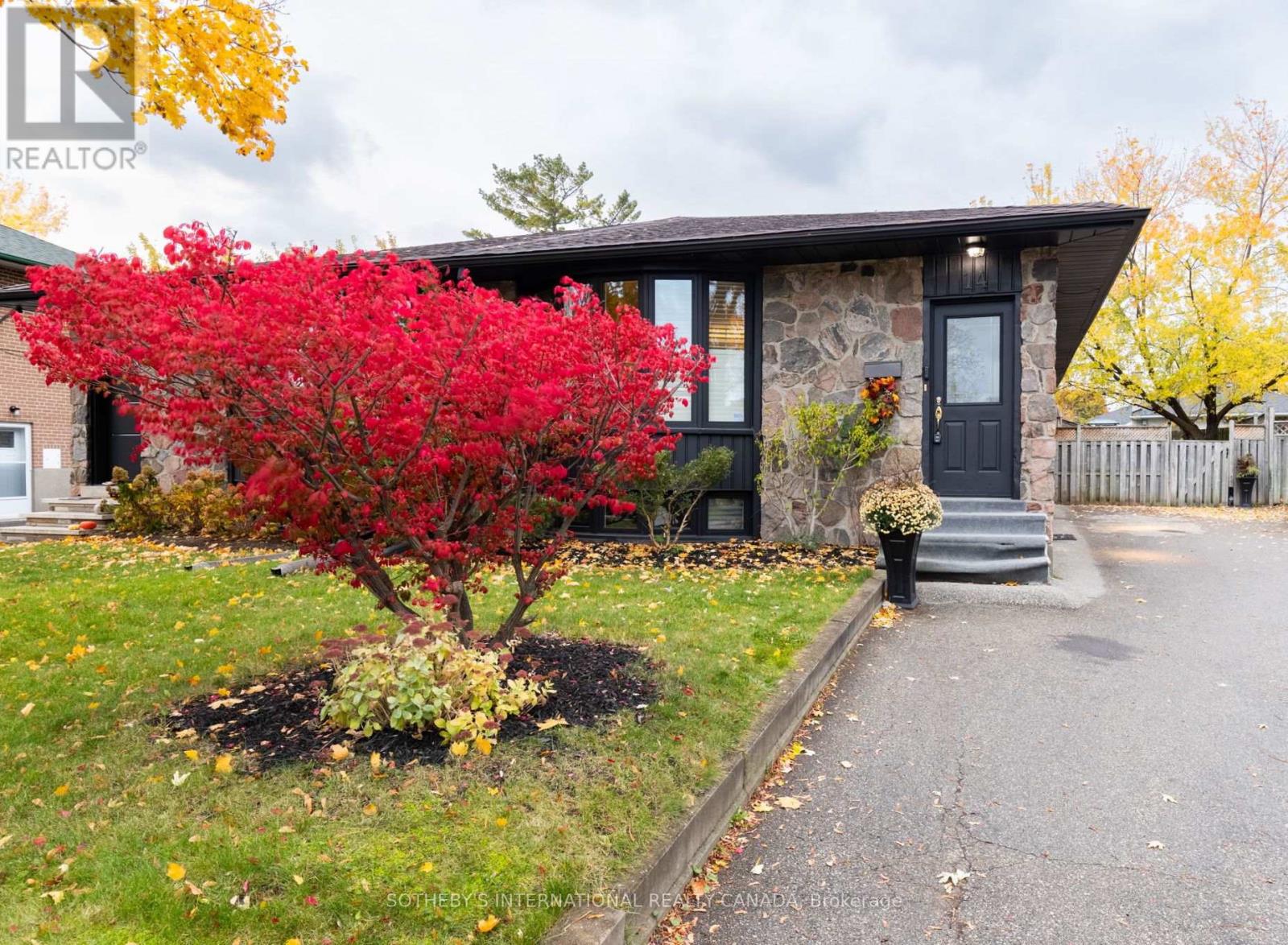 Property image for 14 BECKENHAM COURT|Toronto (Etobicoke West Mall), Ontario M9C3K9