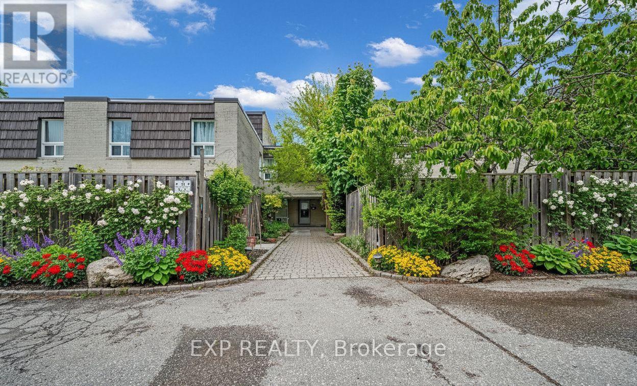 Property image for 14 - 33 FOUR WINDS DRIVE|Toronto (York University Heights), Ontario M3J1K7