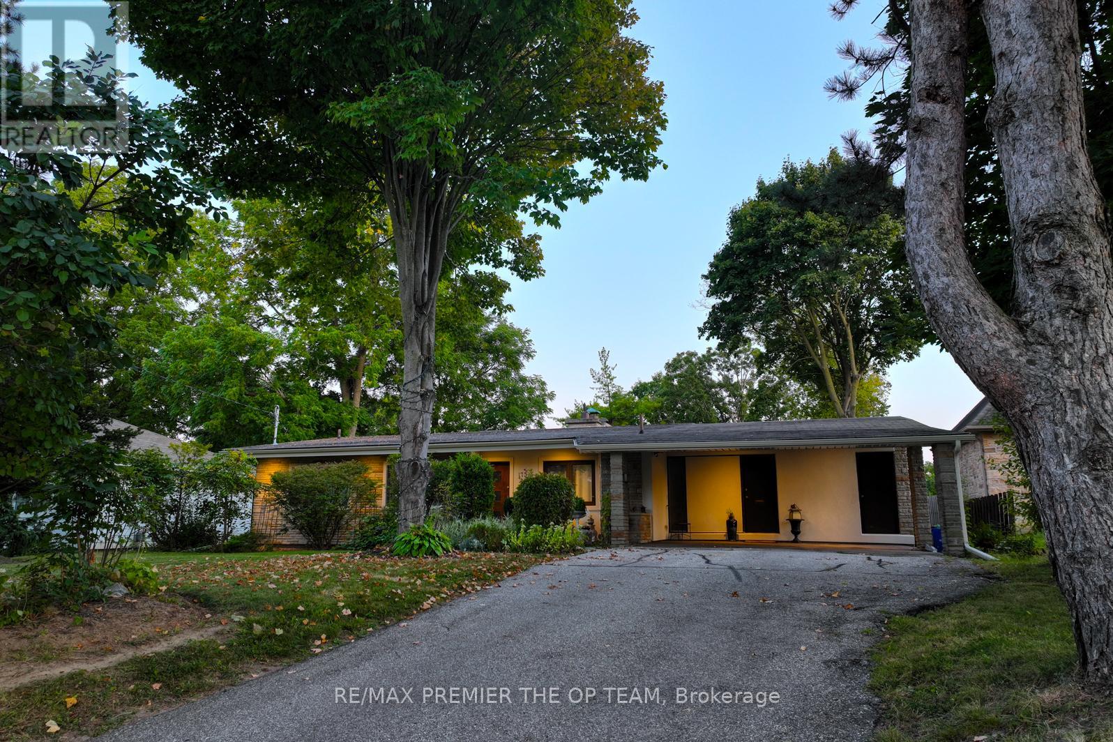 Property image for 175 DAVIDSON DRIVE|Vaughan (Islington Woods), Ontario L4L1M2