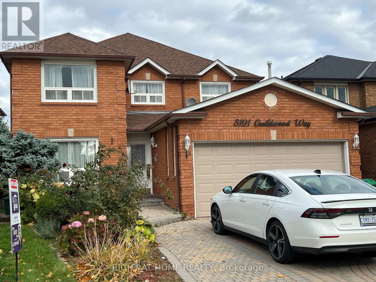 UPPER PORTION - 5191 GUILDWOOD WAY|Mississauga (Hurontario), Ontario L5R2T4