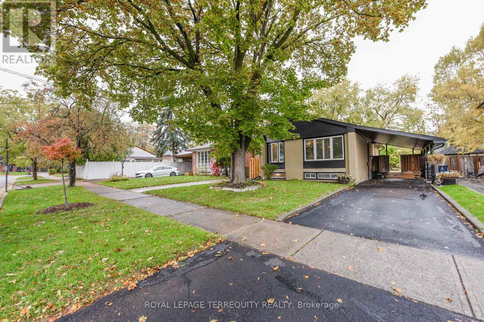 Property image for 20 HALLOW CRESCENT|Toronto (Rexdale-Kipling), Ontario M9W2V9