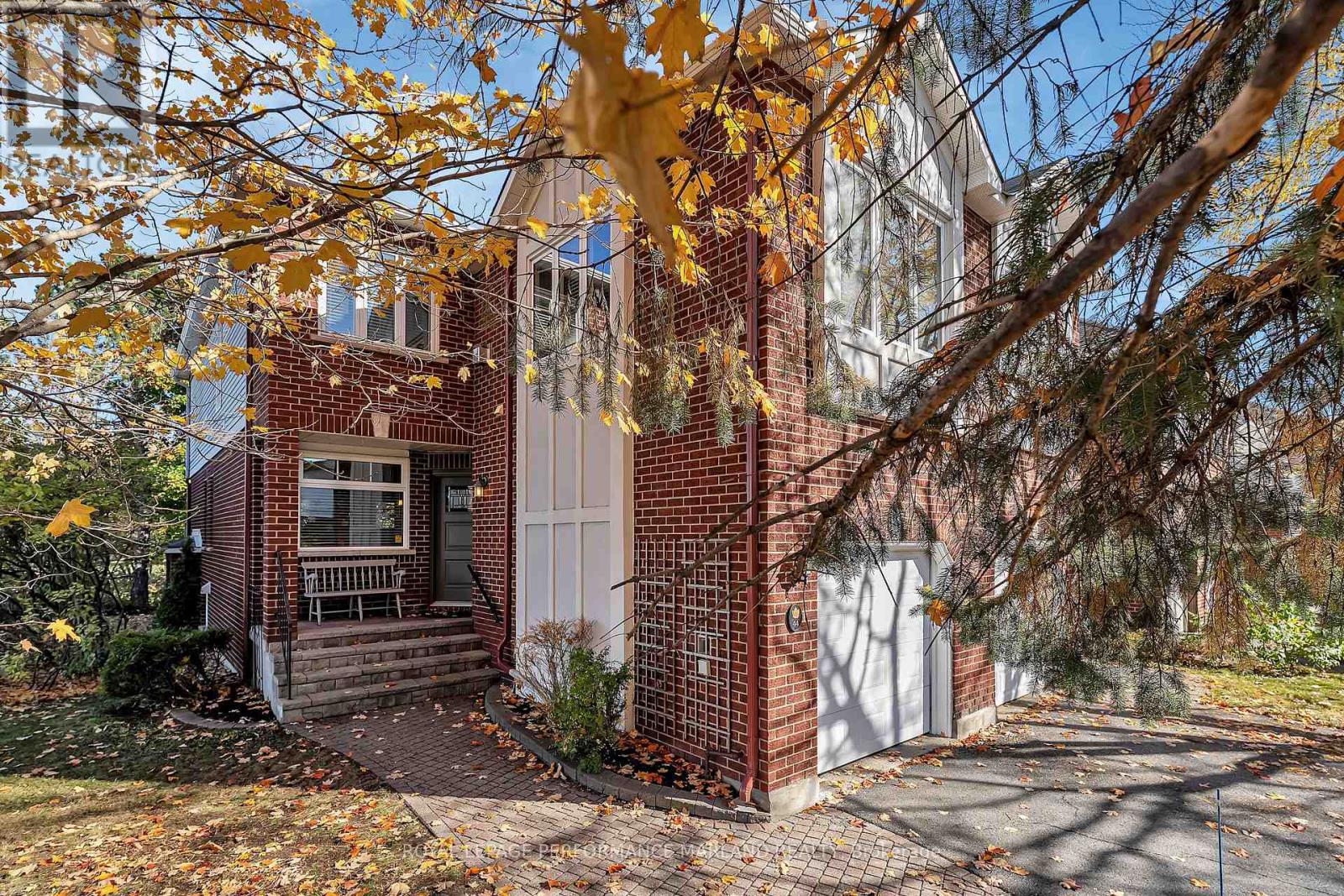 44 ASHPARK CRESCENT|Ottawa, Ontario K1T3N8