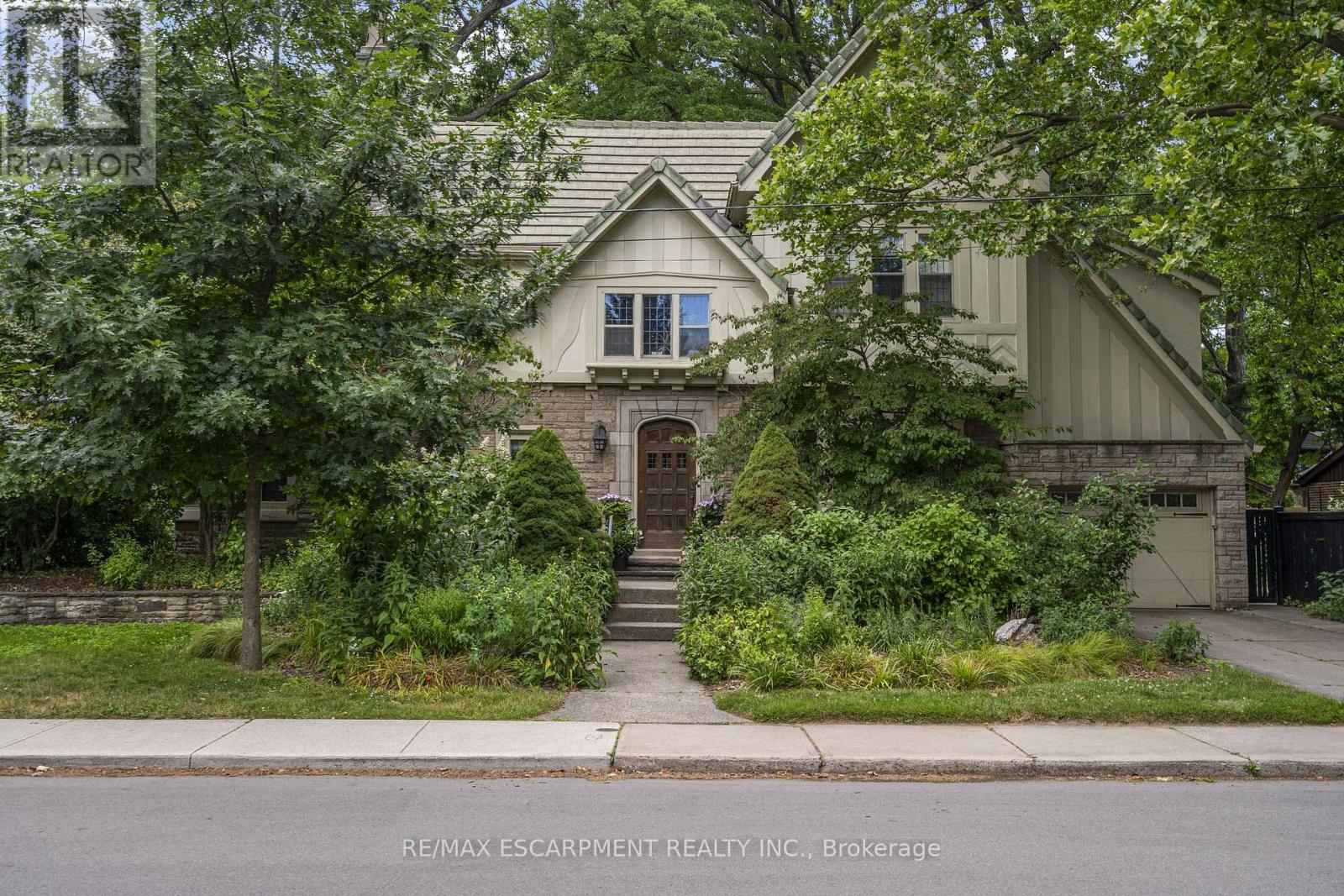 2 OAK KNOLL DRIVE|Hamilton (Westdale), Ontario L8S4C3