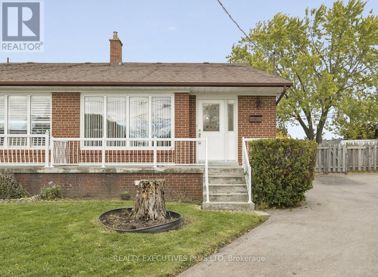 Property image for 12 BEMBERG COURT|Toronto (Elms-Old Rexdale), Ontario M9W3V5