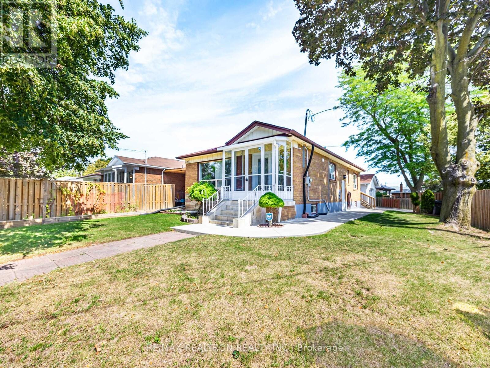 25 CHANDLER DRIVE|Toronto (Woburn), Ontario M1G1Z1