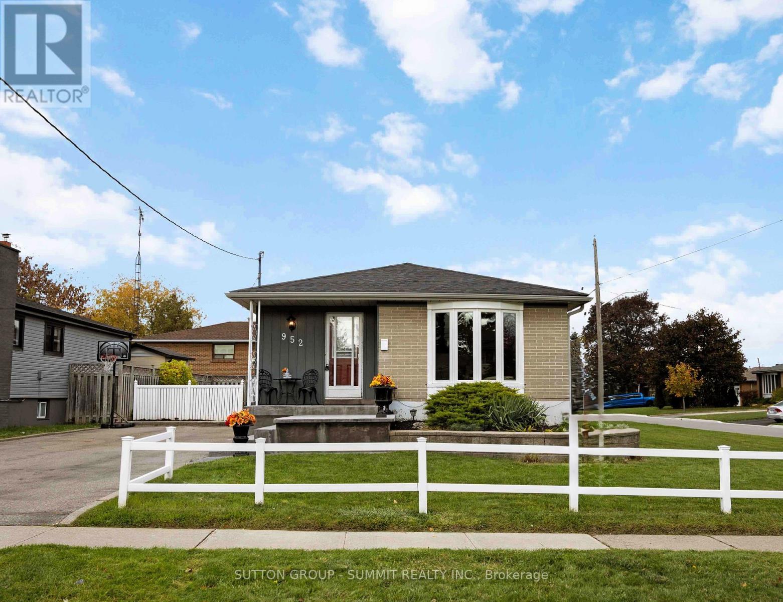 Property image for 952 OKLAHOMA DRIVE|Pickering (West Shore), Ontario L1W2H7
