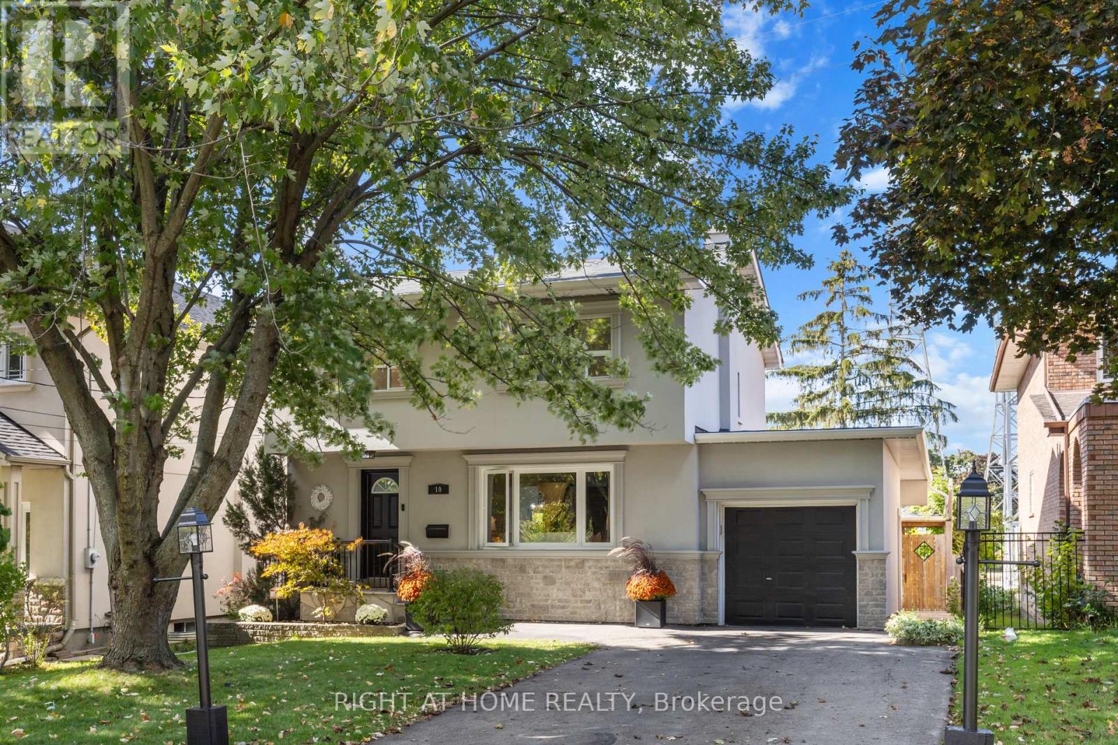 Property image for 10 HALIBURTON AVENUE|Toronto (Islington-City Centre West), Ontario M9B4Y2