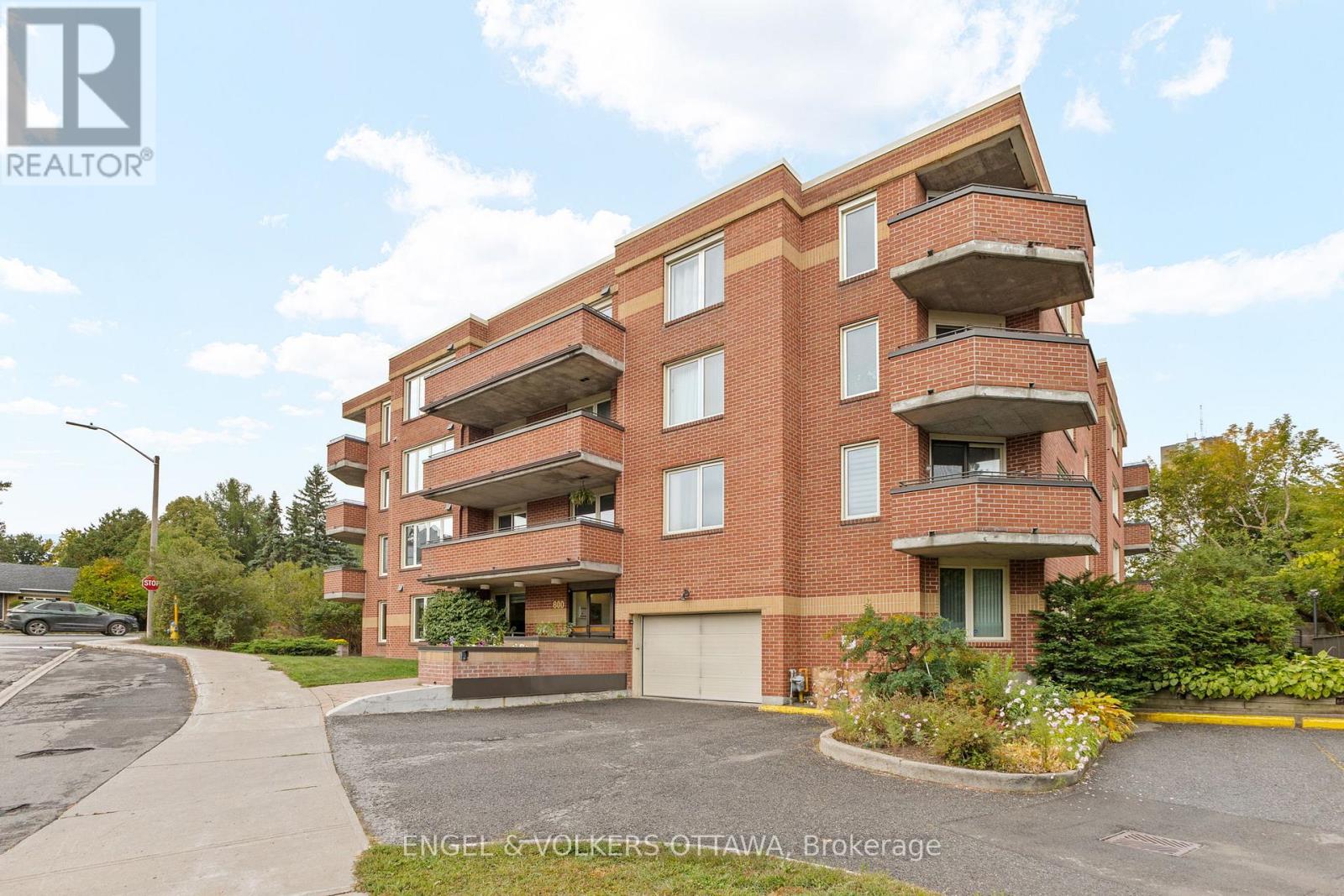 101 - 800 MCKELLAR AVENUE|Ottawa, Ontario K2A2X5