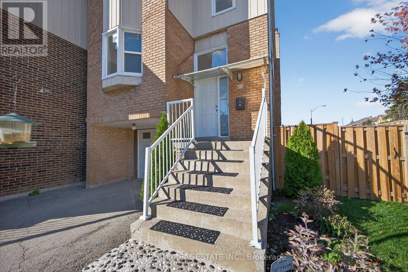 Property image for 38 CARNIVAL COURT|Toronto (Westminster-Branson), Ontario M2R3T8