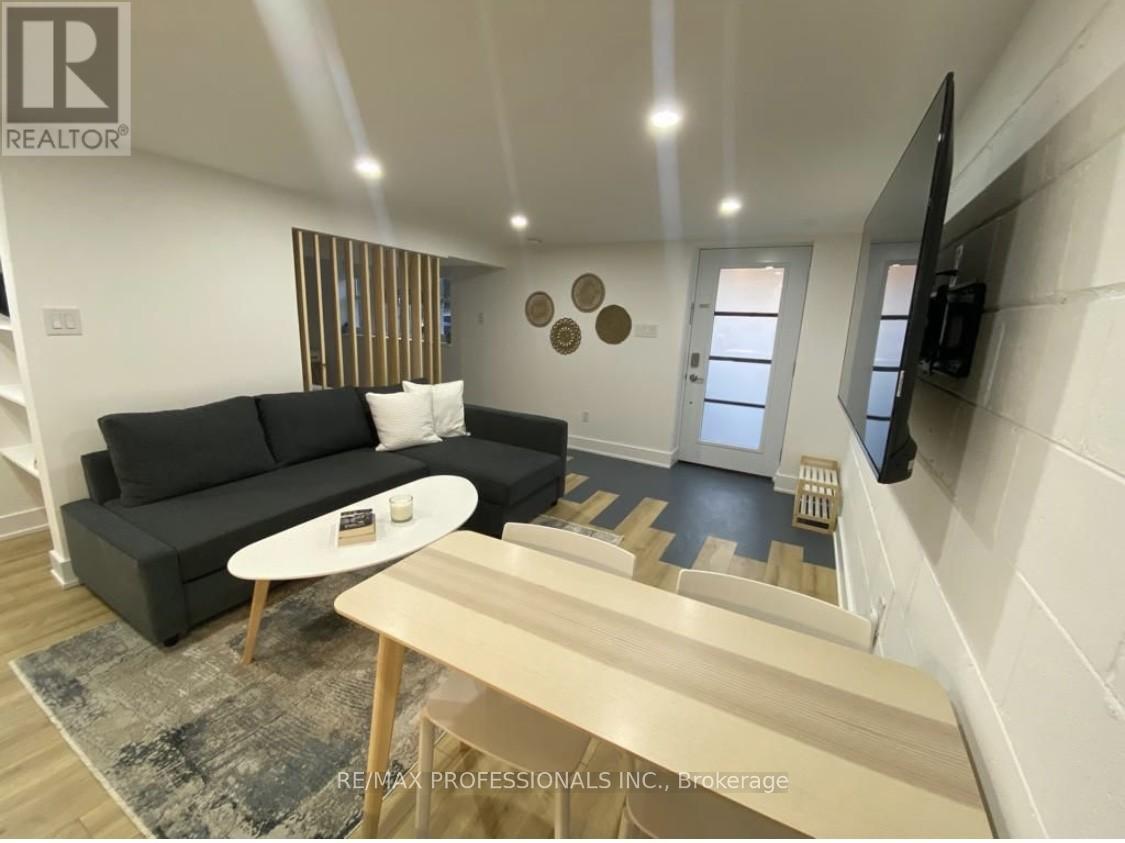 Property image for 100 STEPHEN DRIVE|Toronto (Stonegate-Queensway), Ontario M8Y3N3