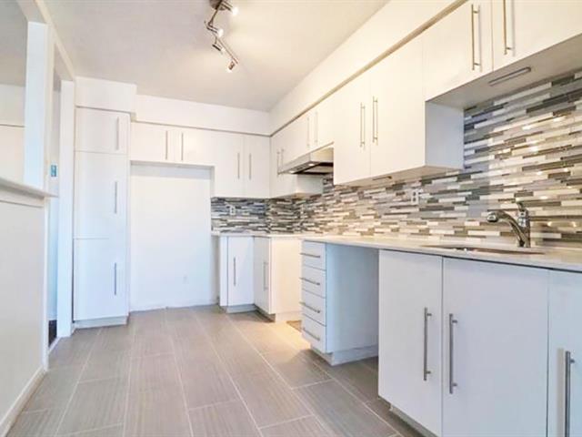 2250 Boul. Thimens|#305|Montréal (Saint-Laurent), Quebec H4R2K4