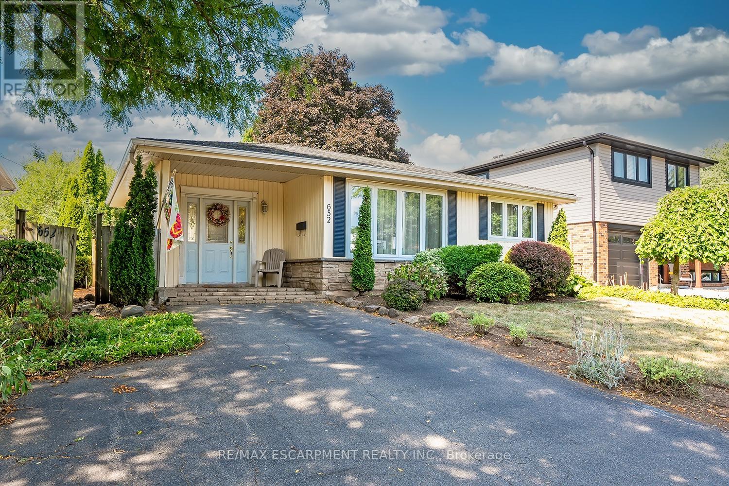Property image for 652 ARDLEIGH CRESCENT|Burlington (Appleby), Ontario L7L4K8