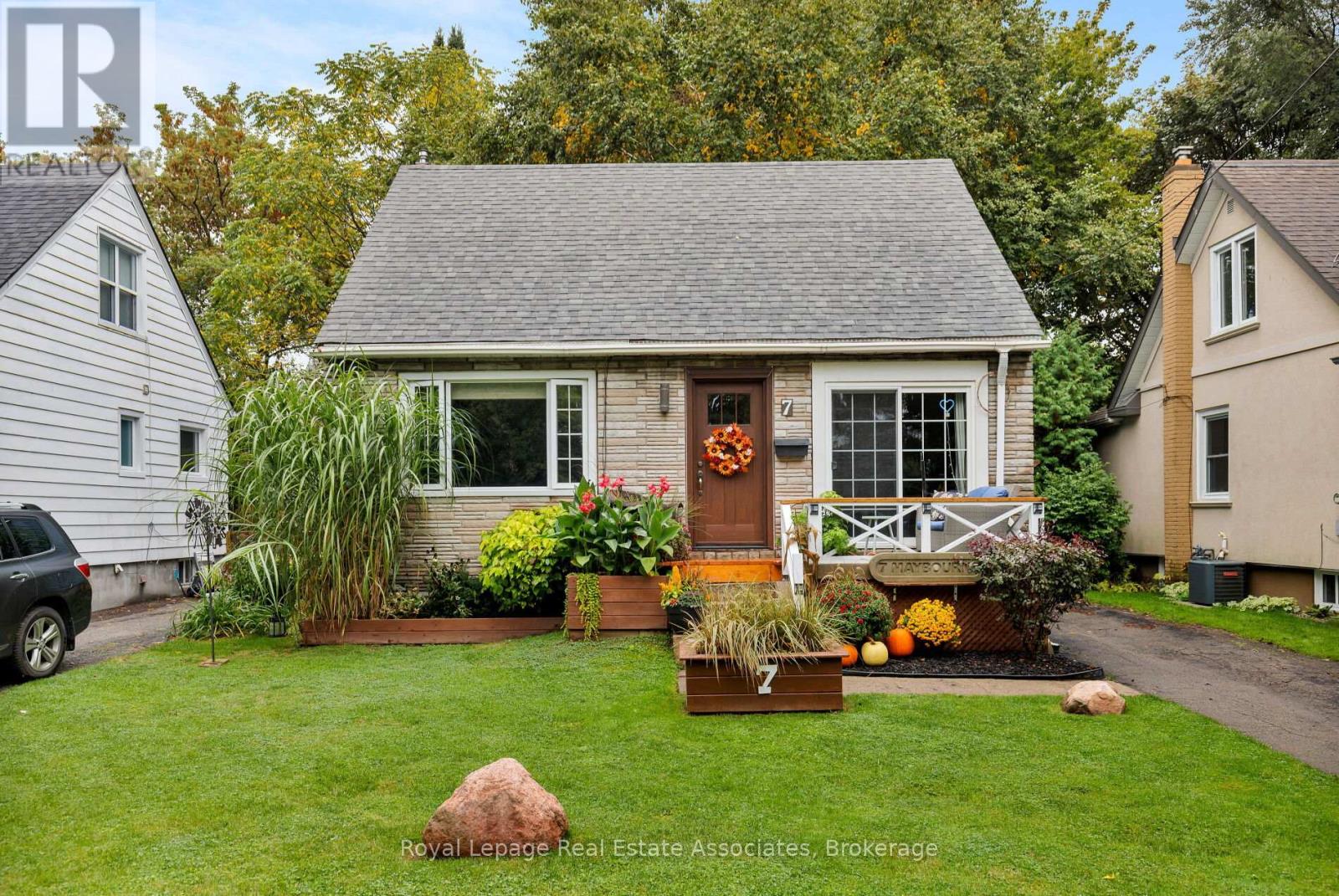 Property image for 7 MAYBOURNE AVENUE|Toronto (Clairlea-Birchmount), Ontario M1L2V6